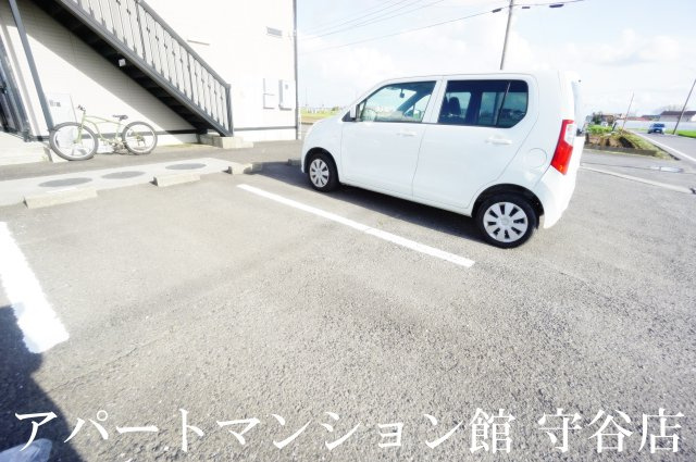 チューリップハイツの駐車場