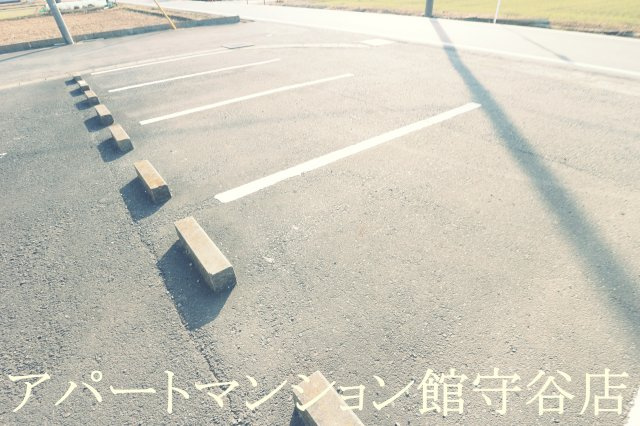 チューリップハイツの駐車場