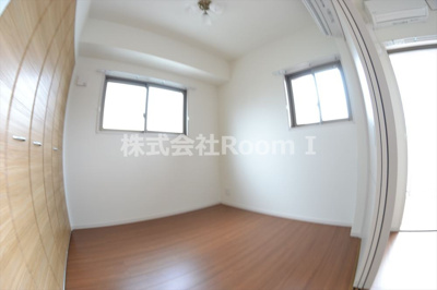 【寝室】 | ジャスパ御堂筋本町 | 広くて明るい寝室