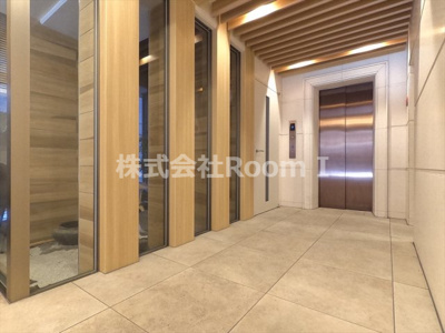 【エントランス】 | ジャスパ御堂筋本町 | 落ち着いたエントランスです