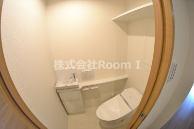 【トイレ】 | ジャスパ御堂筋本町 | 落ち着いた色調のトイレです