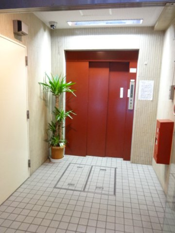 石山ビルの設備|エレベーター