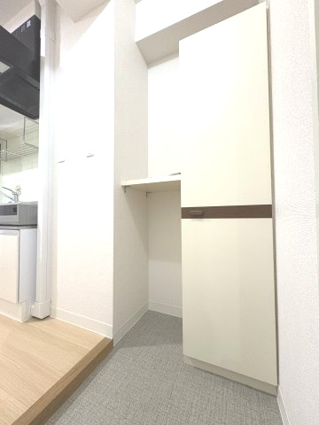 石山ビルの玄関