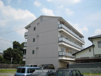 【外観】 | 南西向きの外観です。小学校やコンビニも近くてお値打ちさんですよ♪