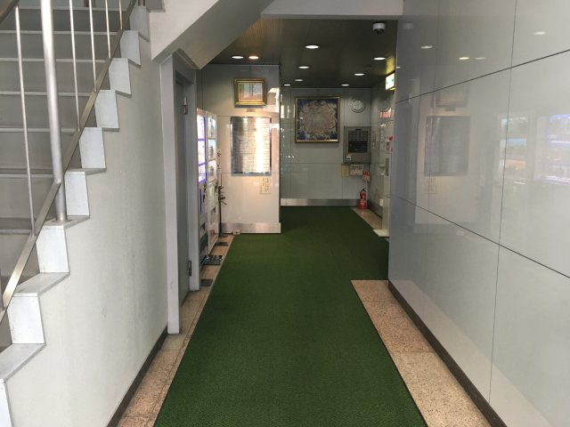 芝信神田ビルのエントランス