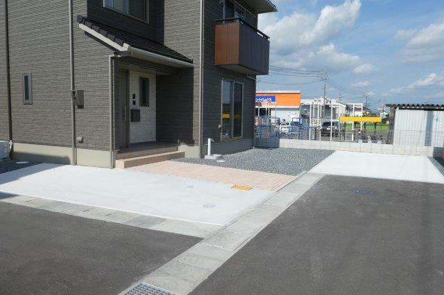 総社市井手の一戸建ての駐車場