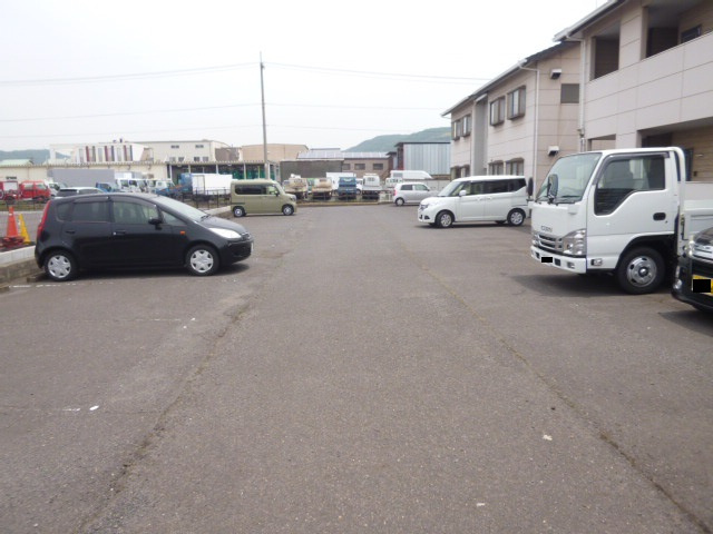 アド・ホックBの駐車場