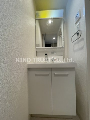 クレビオス梅田北の洗面所|明るい洗面所です