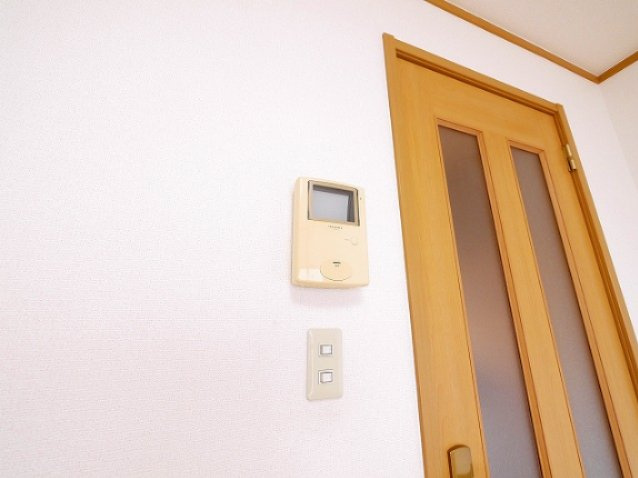 メゾン・ド・佐保のセキュリティ|お部屋の中にいても外の様子がよくわかるモニター付きインターフォン