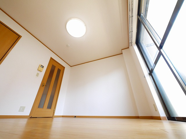 メゾン・ド・佐保の内装|ゆとりある広さのお部屋です。