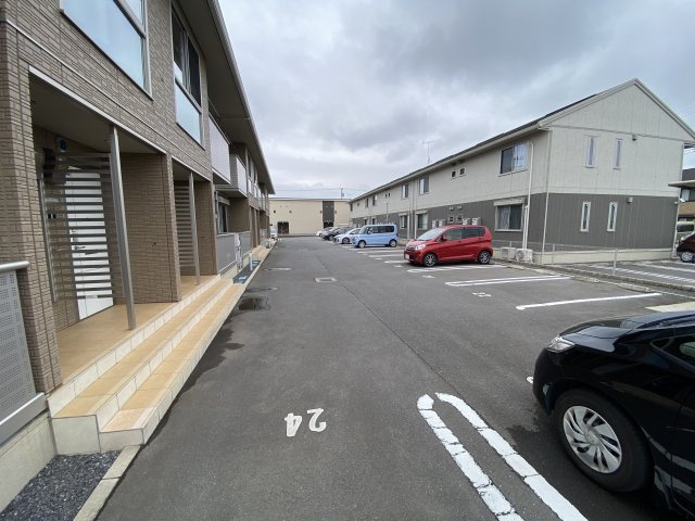 アル・ソーレの駐車場