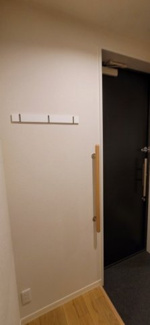 【玄関】 | ラックメゾン | 小物や帽子などがかけられるフックがありますよ