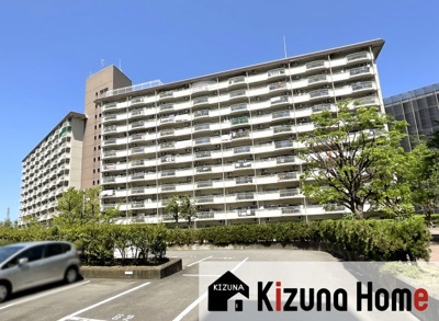 【外観】 | 向島ニュータウン | 近鉄京都線『向島駅』が徒歩5分以内で通勤・通学に便利な立地です(^○^)小中一貫校《向島秀蓮校》が徒歩4分と親御様は安心でお子様も嬉しい距離です。
