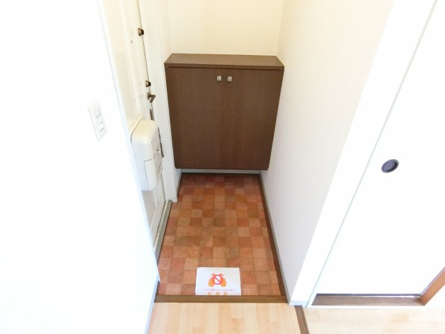 ハイツひまわりの玄関