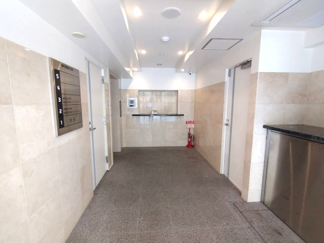 TBM西新橋ビルのエントランス