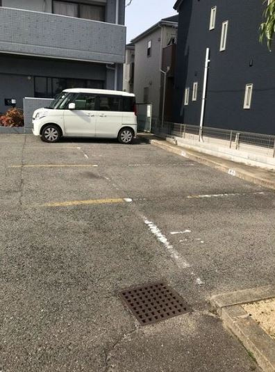 nest98の駐車場