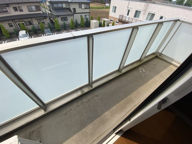 グランドゥール二の宮のバルコニー