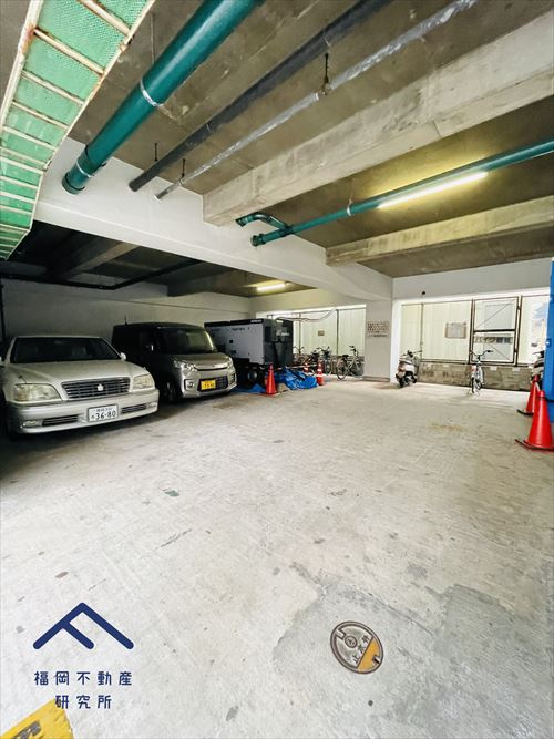 メゾン南福岡の駐車場
