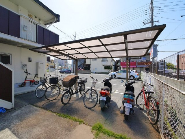 ジョイフルハイツ　Ａ棟のその他共用部分|ゆったりとした駐輪スペースです。