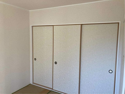 【寝室】 | オーソネタウンハウス伍番館 | 南西向き和室6帖☆押入れがあります♪寝具をすっきり収納できるので和室は寝室にもオススメ☆