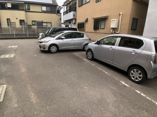 サンベール久宝園の駐車場