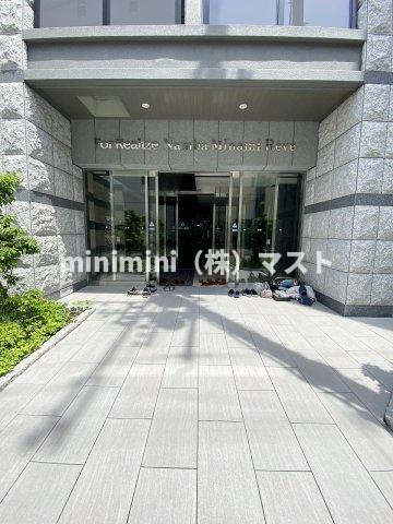 フォーリアライズ難波南レーヴのエントランス