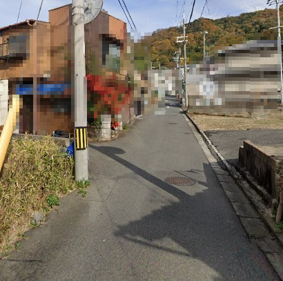 中古テラスハウス　大東市北条5丁目（昭和43年築）の前面道路含む現地写真