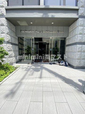 フォーリアライズ難波南レーヴのエントランス