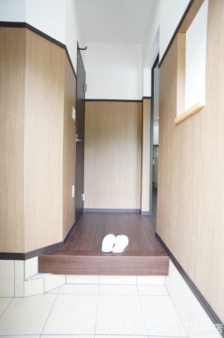 島崎３丁目貸家の玄関