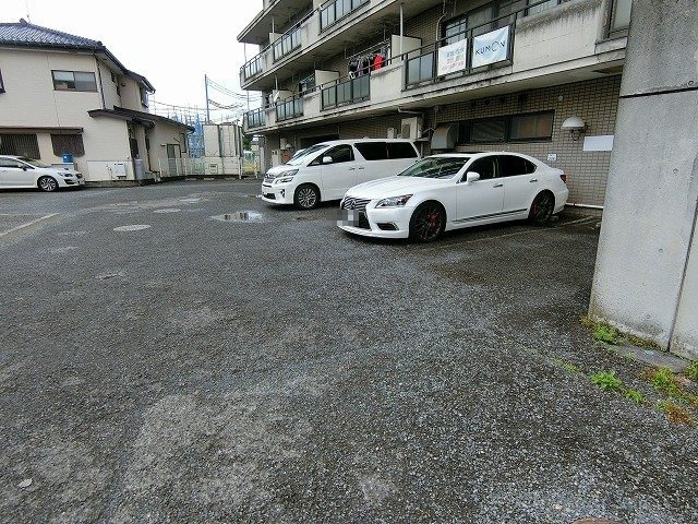 サンライズヒルの駐車場