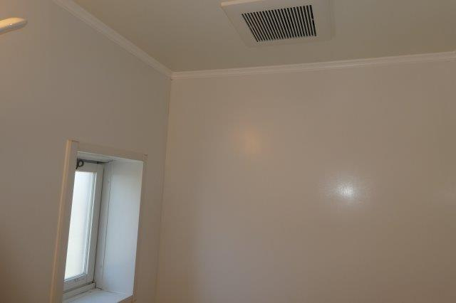 グランディールBの浴室|浴室窓・換気扇