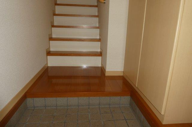 グランディールBの玄関