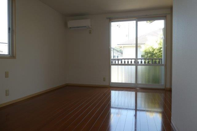 グランディールBの居間・リビング