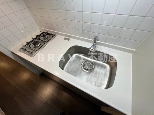 プレサンス堺筋本町駅前　BRAVI不動産のキッチン|【プレサンス堺筋本町駅前】コンパクトなキッチンで掃除もラクラク