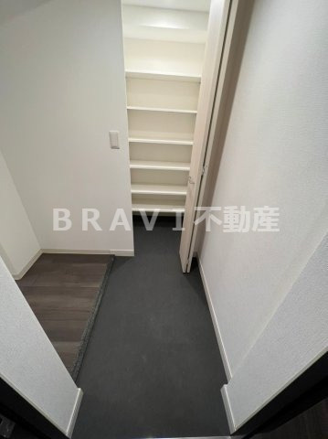 プレサンス堺筋本町駅前　BRAVI不動産の玄関|【プレサンス堺筋本町駅前】シンプルで使いやすい玄関です