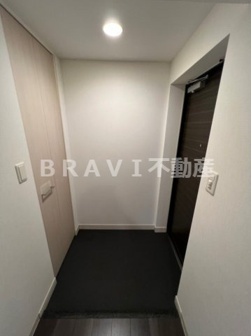 プレサンス堺筋本町駅前　BRAVI不動産の玄関|【プレサンス堺筋本町駅前】落ち着いた玄関です