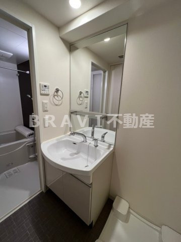 プレサンス堺筋本町駅前　BRAVI不動産の独立洗面台|【プレサンス堺筋本町駅前】独立洗面台あり、毎朝おしゃれに忙しい女性の方におすすめです
