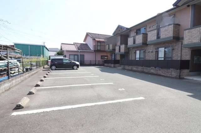 熊本市南区薄場１丁目のアパートの駐車場