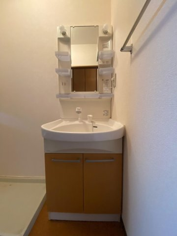 熊本市南区薄場１丁目のアパートの独立洗面台