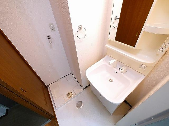 ベルコリーヌ紺屋の洗面所|ゆったりとスペースのある洗面所