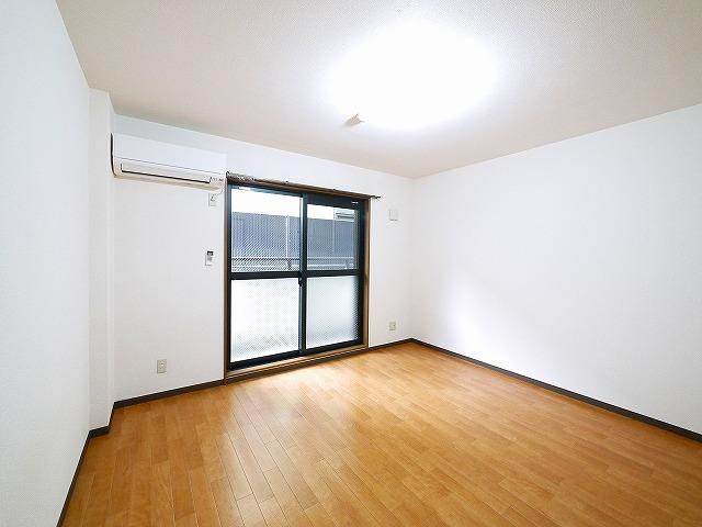 ベルコリーヌ紺屋の寝室|使い勝手のいい寝室です