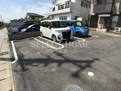 【駐車場】 | ＣＡＳＡたくみ | 駐車場に車を止められます