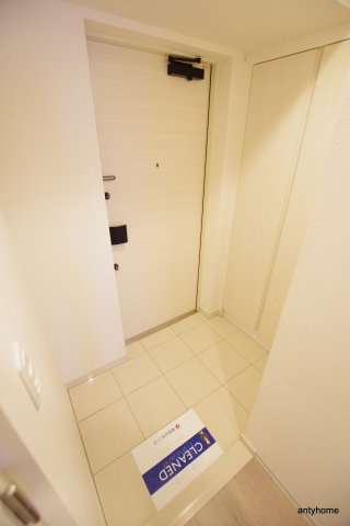 コンフォリア江坂　仲介手数料無料の玄関