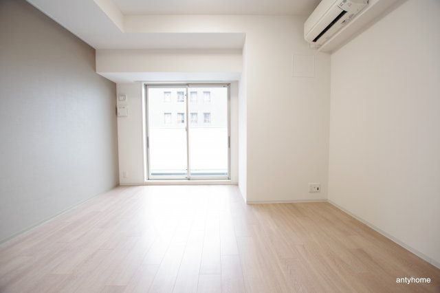 コンフォリア江坂　仲介手数料無料の居間・リビング