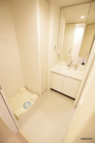 コンフォリア江坂　仲介手数料無料の洗面所