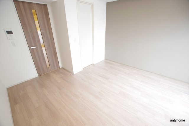 コンフォリア江坂　仲介手数料無料の洋室