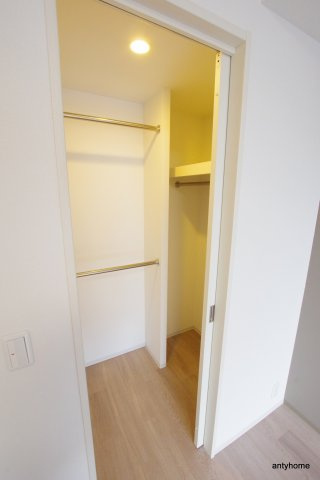 コンフォリア江坂　仲介手数料無料の収納