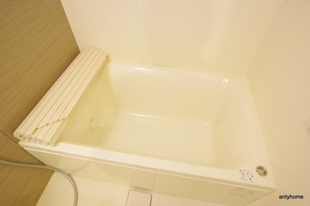 コンフォリア江坂　仲介手数料無料の浴室