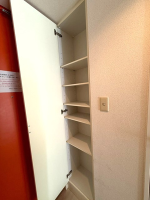 【玄関】 | COCKTAIL-D/カクテル-D | シューズボックス付きで玄関すっきり片付きます！お客様もスムーズにお出迎えできますね♪