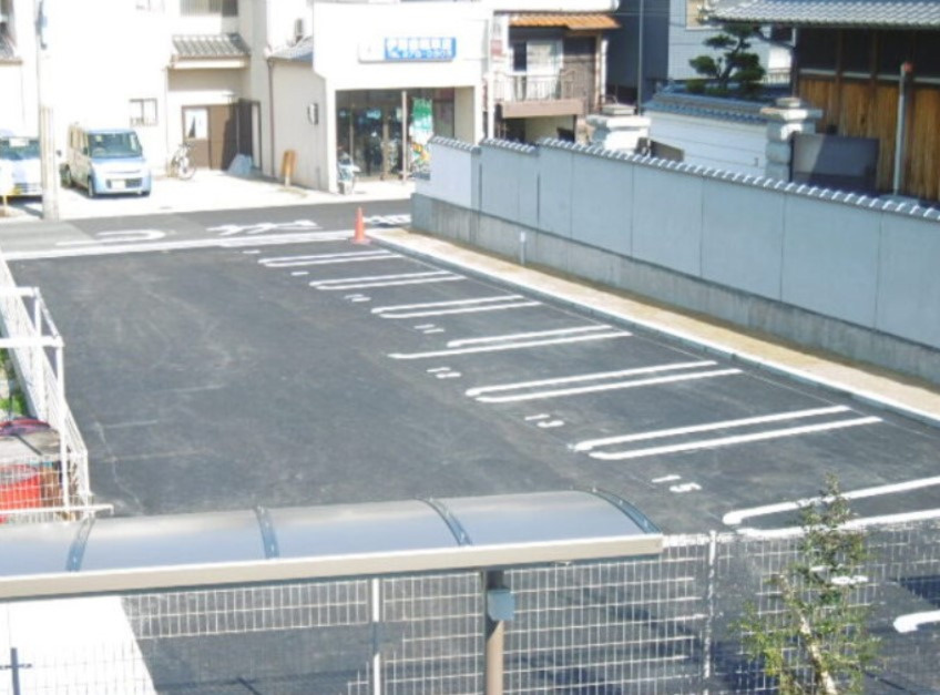 フェリシアⅡ番館の駐車場